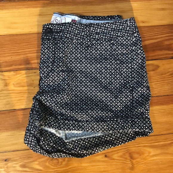 Patterned Shorts - Picture 2 of 5